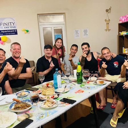 Infinity Hostel & Tour 耶烈万 外观 照片