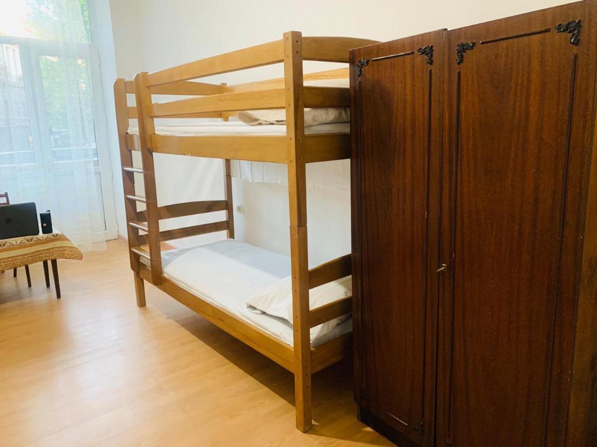 Infinity Hostel & Tour 耶烈万 外观 照片