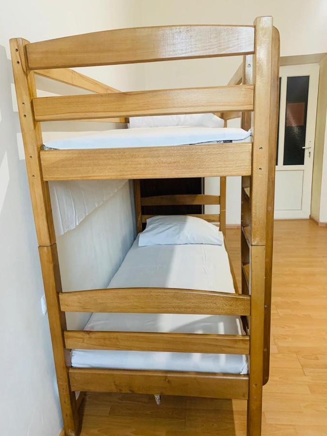 Infinity Hostel & Tour 耶烈万 外观 照片