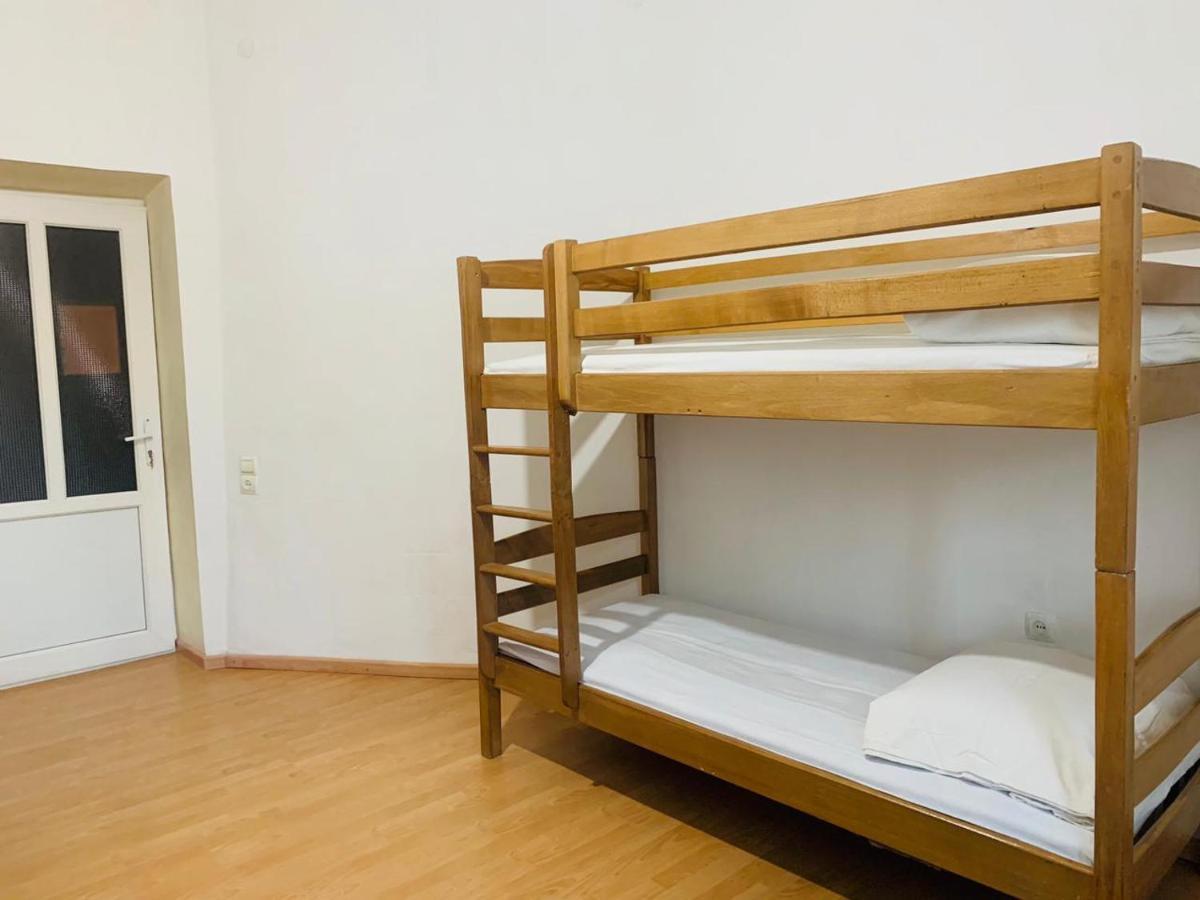 Infinity Hostel & Tour 耶烈万 外观 照片