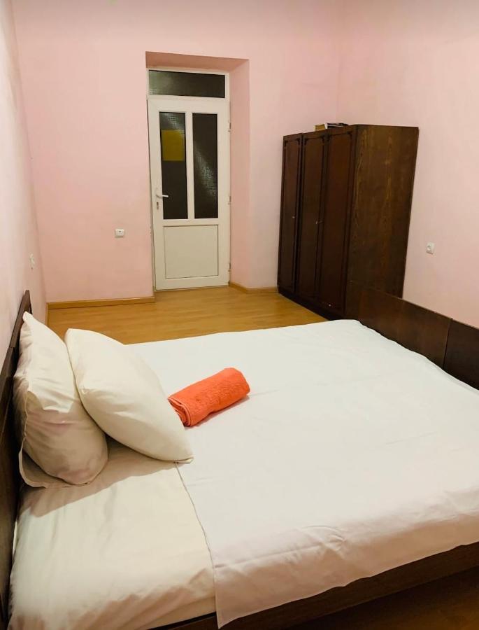 Infinity Hostel & Tour 耶烈万 外观 照片