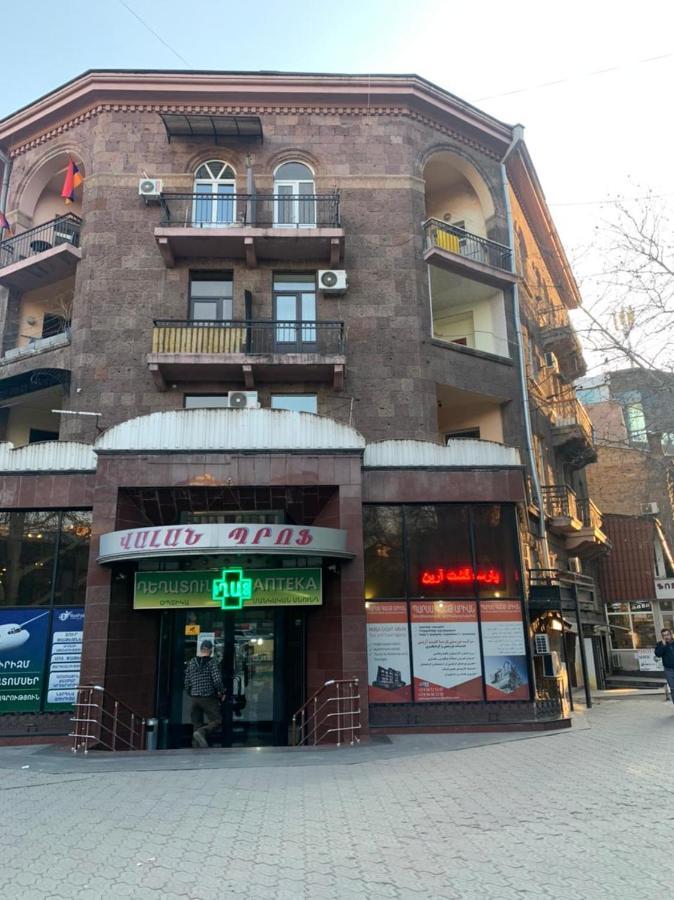 Infinity Hostel & Tour 耶烈万 外观 照片