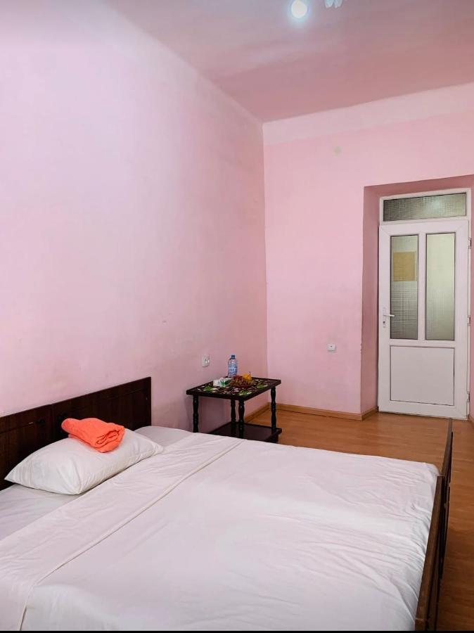 Infinity Hostel & Tour 耶烈万 外观 照片