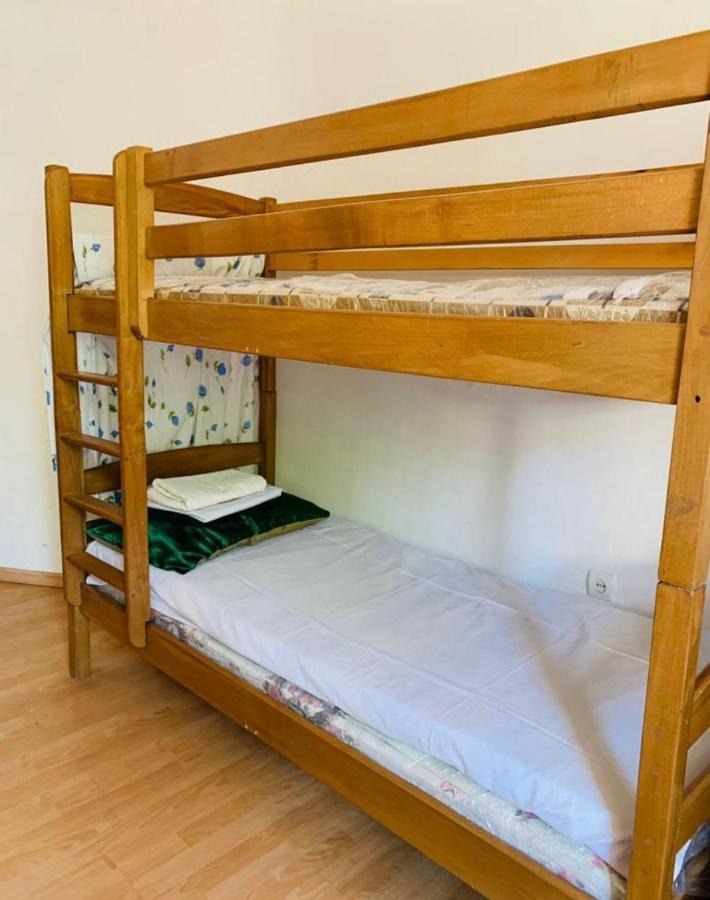 Infinity Hostel & Tour 耶烈万 外观 照片