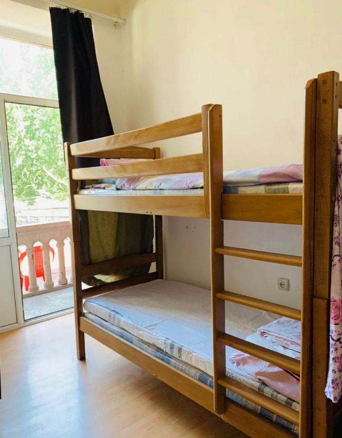 Infinity Hostel & Tour 耶烈万 外观 照片