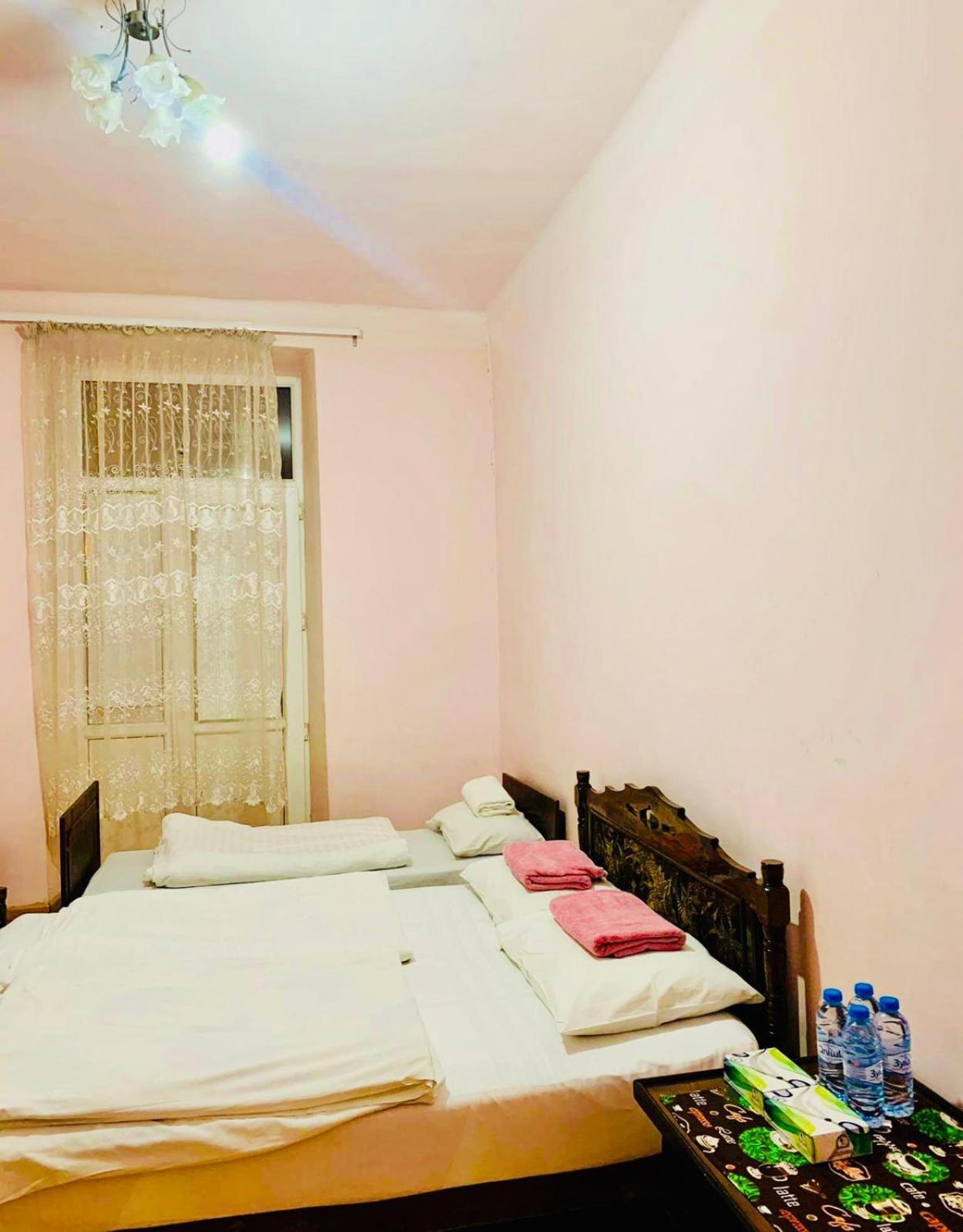 Infinity Hostel & Tour 耶烈万 外观 照片