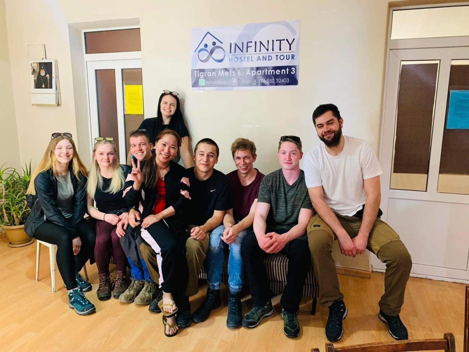 Infinity Hostel & Tour 耶烈万 外观 照片