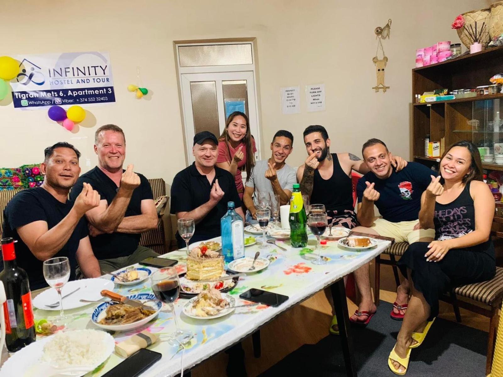 Infinity Hostel & Tour 耶烈万 外观 照片
